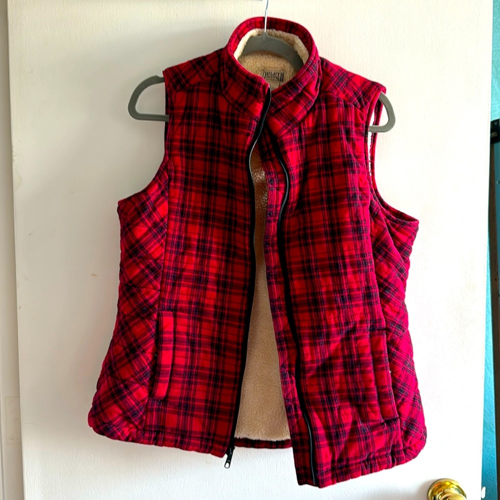 Duluth Trading Company red plaid fleece lined vest. Size Medium